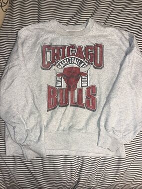 Abercrombie & Fitch Gray Crewneck Sweatshirt with Red Chicago Bulls Graphic